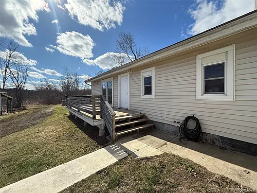 657 Eatontown Rd Photo 1