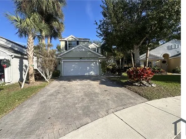 124 Canterbury Pl, Royal Palm Beach, FL 33414