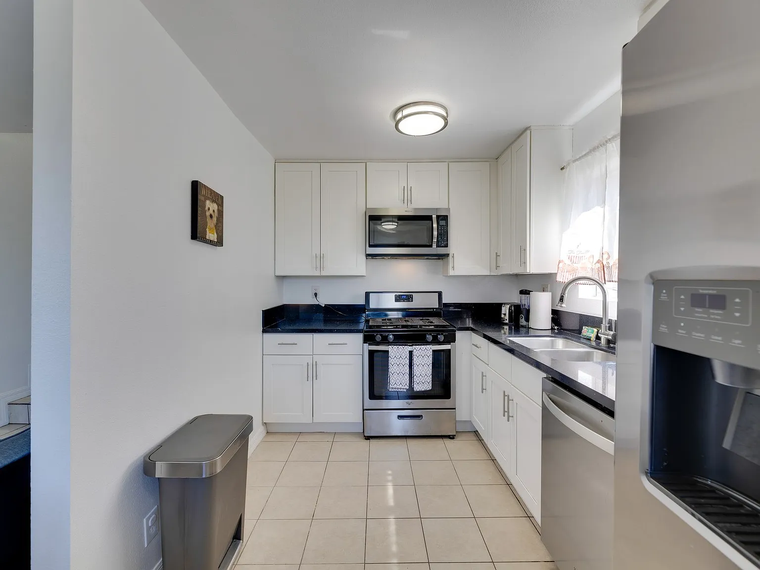2 bed, 800 sqft, $3,100 — Photo 2