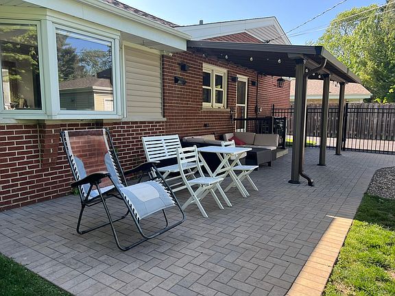 4th image of 437 Bel Air Dr