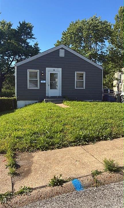 1st image of 882 Gustav Ave