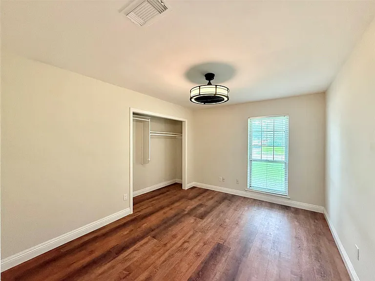 8911 Hendon Ln — Photo 11