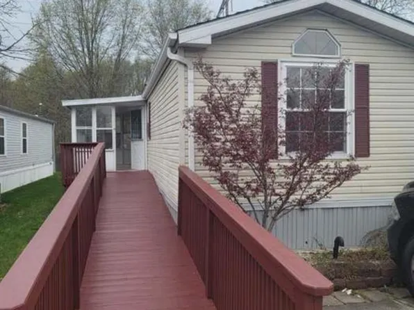 15 Twain Rd, North Brunswick, NJ 08902