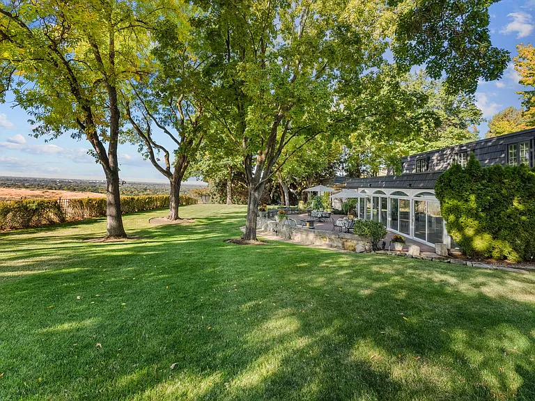990 W Parkhill Dr — Photo 89