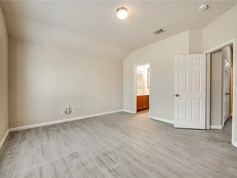 952 Bentwood Trl — Photo 12