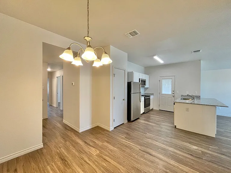 1802 Montell St — Photo 8