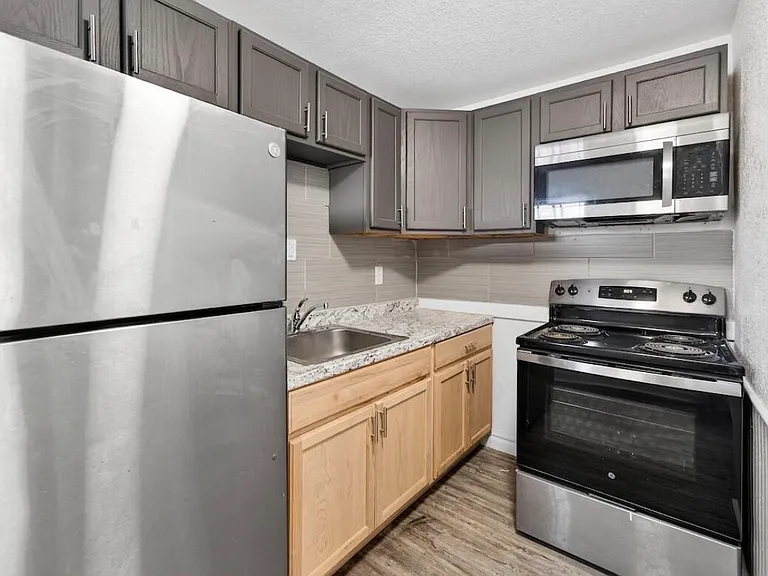 1307 Center St — Photo 1