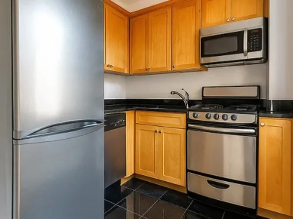 95 Christopher Street image 3 of 4