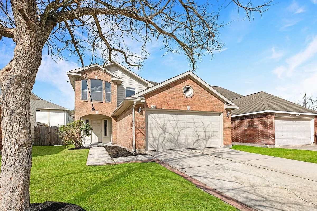 Building Photo - 8818 Iron Springs Dr