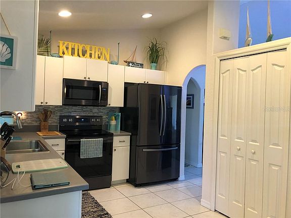 3rd image of 2723 Nellie Ln