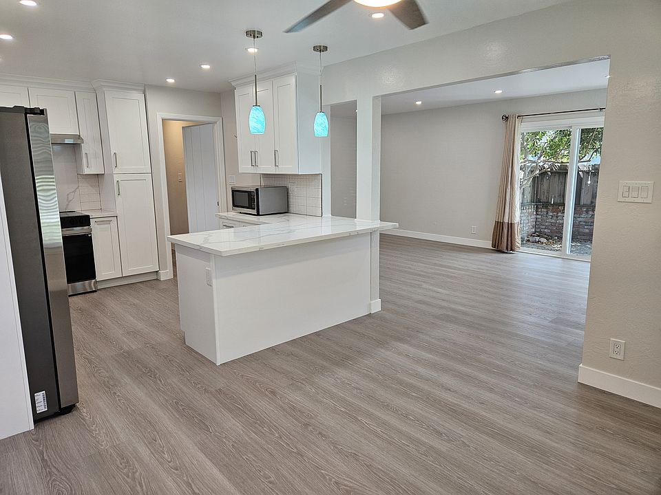 Brand new kitchen- newly remodeled 2025.