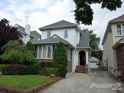 Prime Bedford Avenue... True Center Hall!