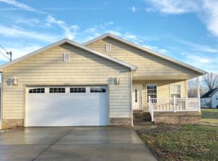 5802 4th Ave, Vienna, WV 26105