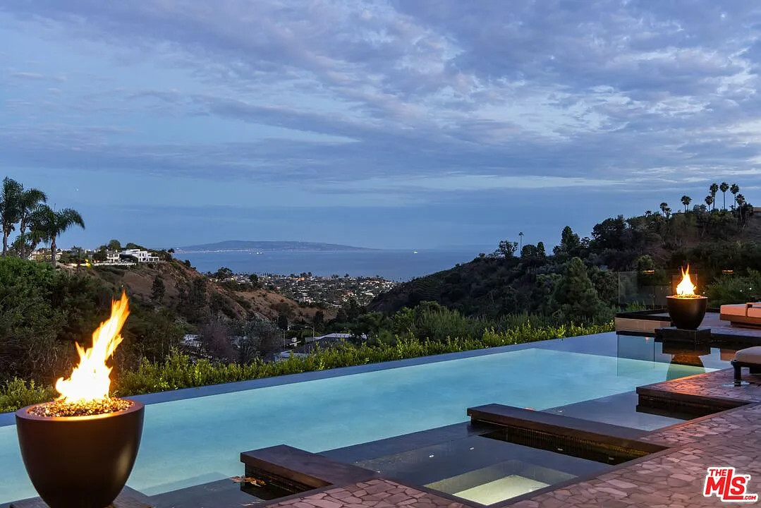 7 bed, 7.5 bath, 9000 sqft, $100,000 — Photo 3