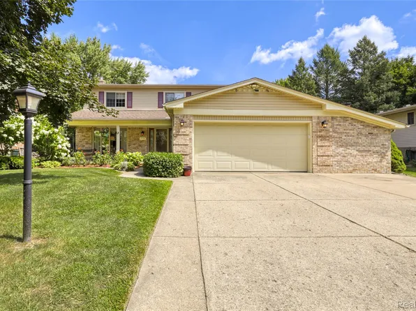 7776 S Royal Ct, Canton, MI 48187