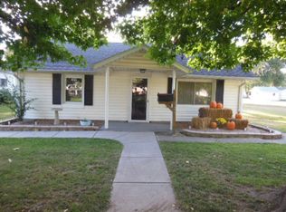 420 Valbert St, Flora, IL 62839