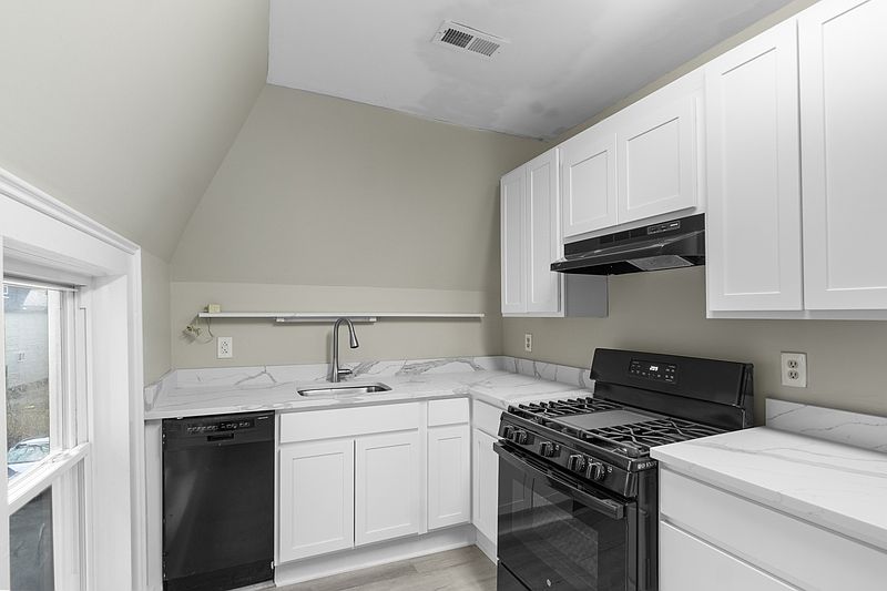 1st image of 1111 E Genesee St APT 3