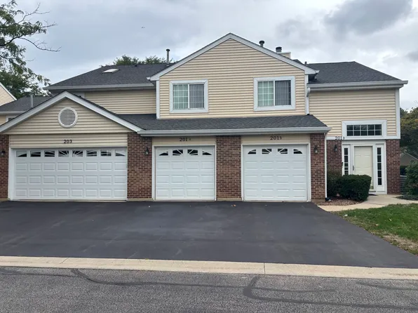 201 Brittany Dr #A, Streamwood, IL 60107