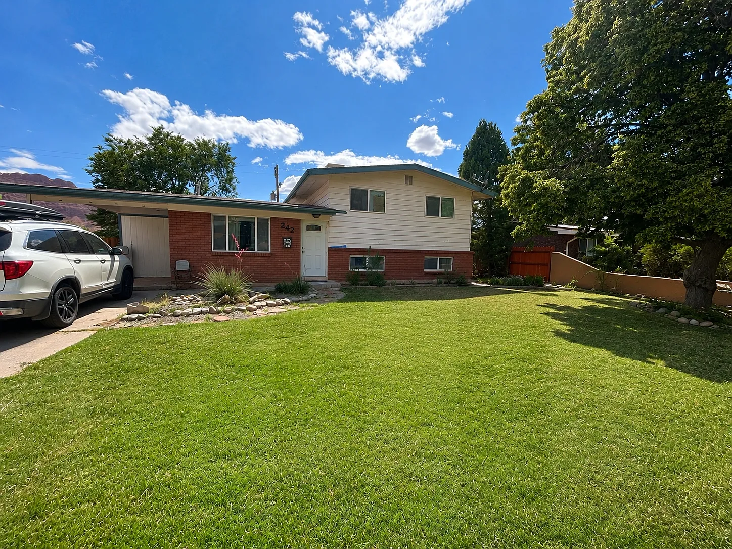 3 bed, 1700 sqft, $2,500 — Photo 1