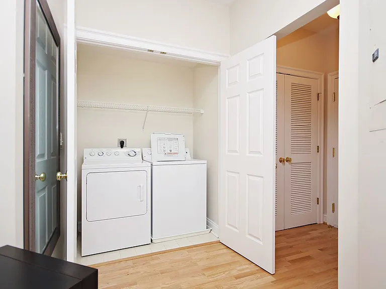1052 Glenwood Station Ln #201 — Photo 14
