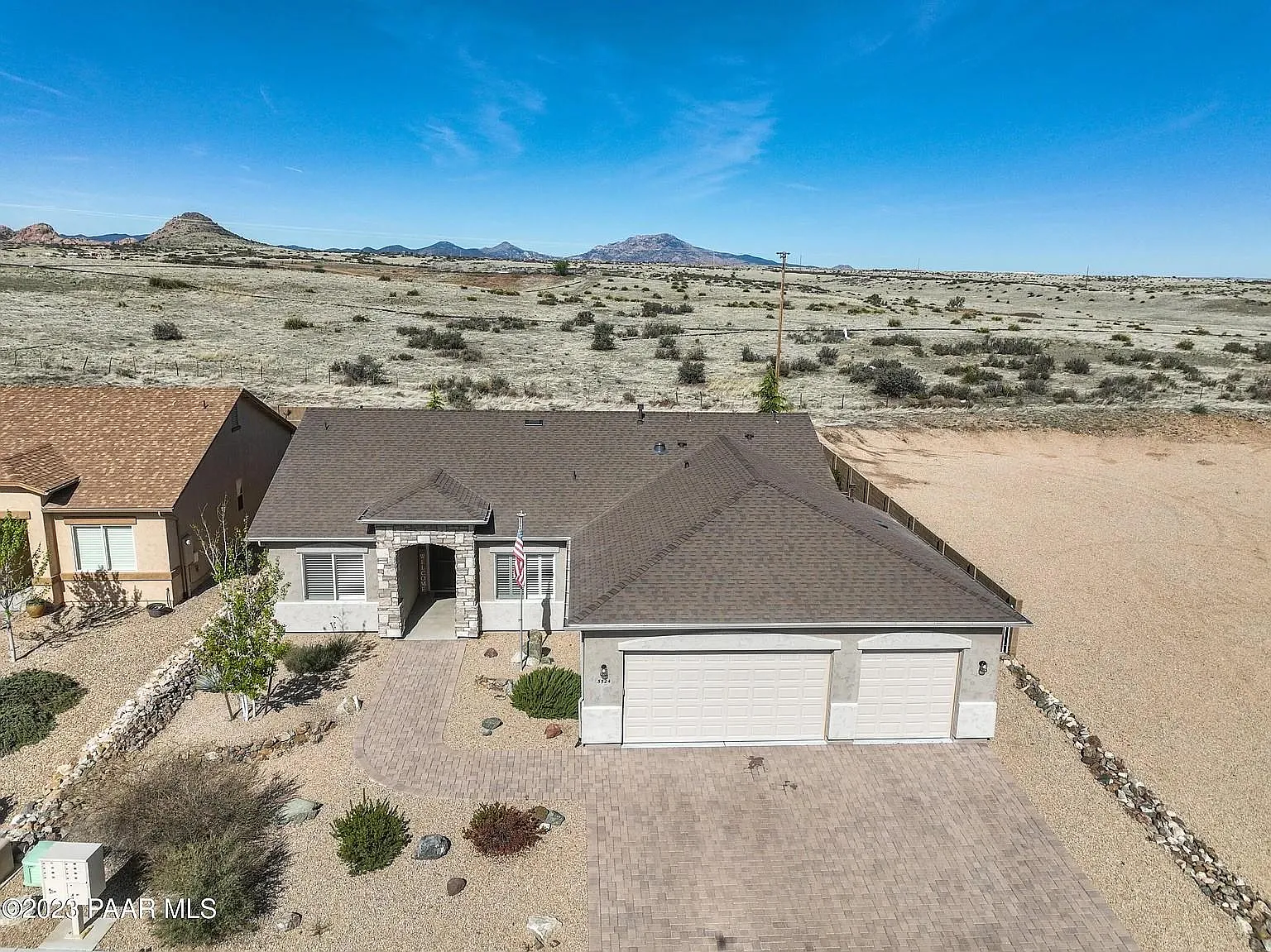 3 bed, 2080 sqft, $3,200 — Photo 3