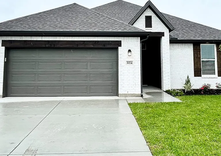 3024 Teller Dr — Photo 1