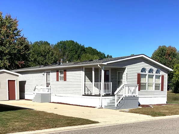 49531 Wintergreen Dr #424, Utica, MI 48315