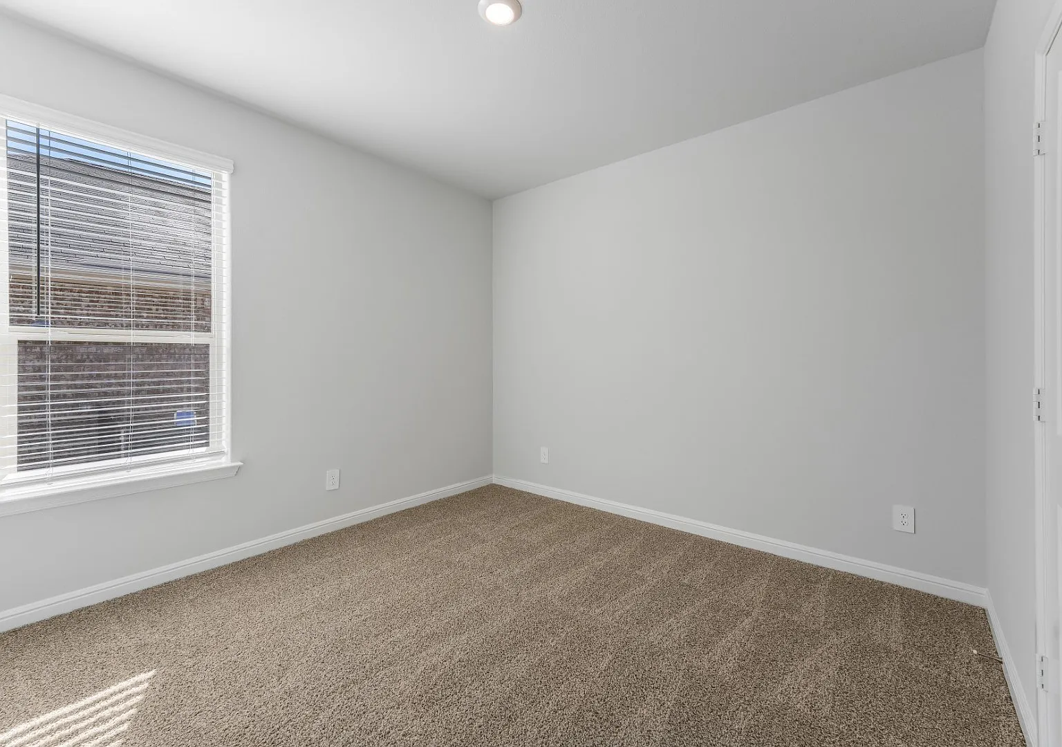 110 Daffodil Lane — Photo 3