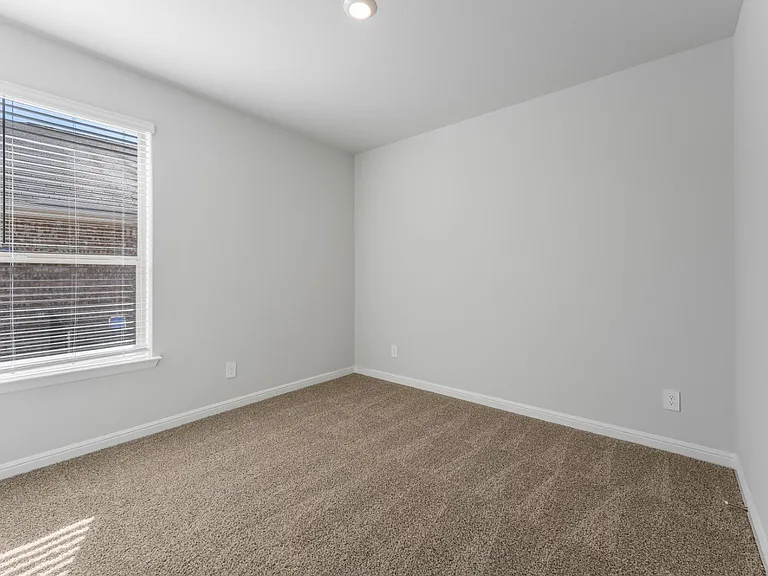 110 Daffodil Ln — Photo 3