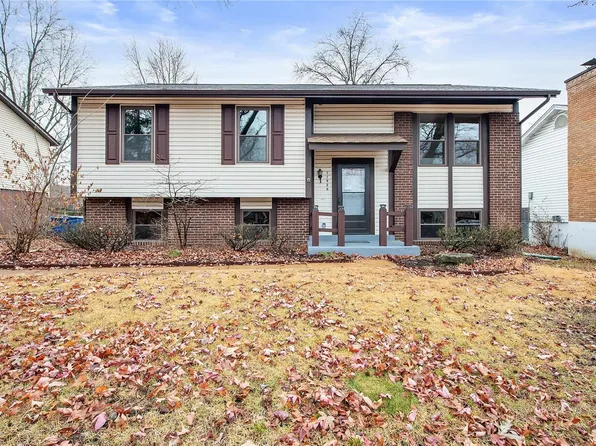 11928 Meadowpark Ct, Maryland Heights, MO 63043