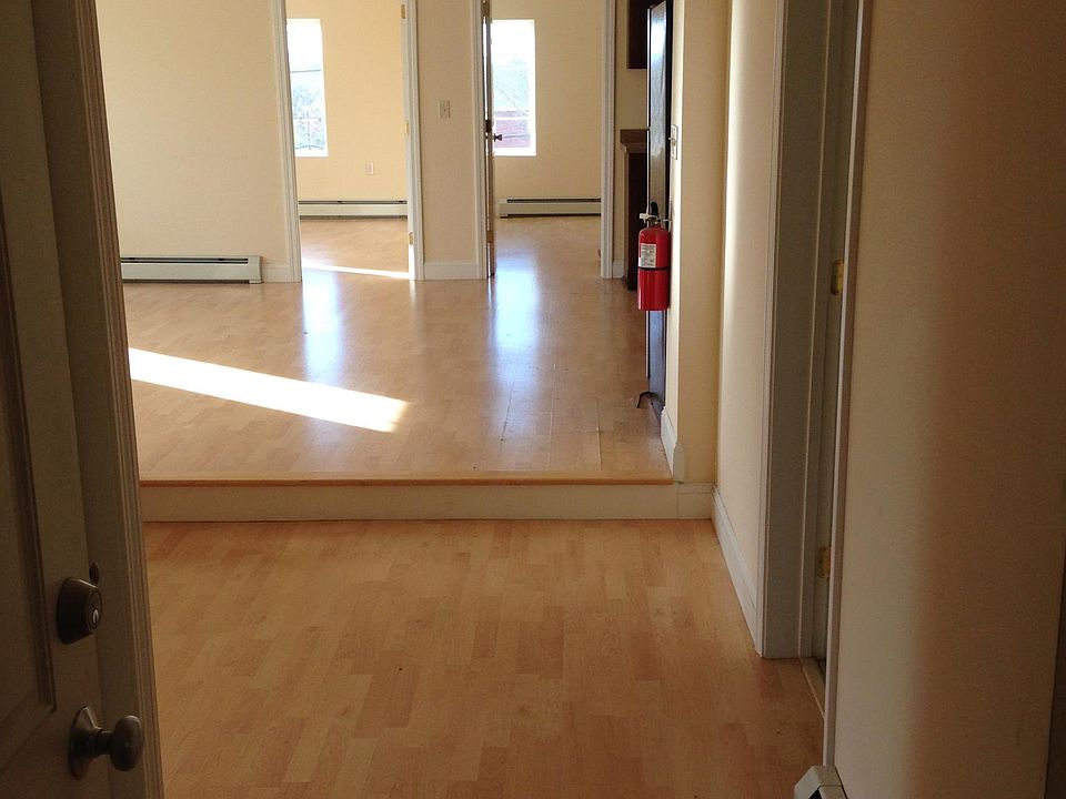 2nd image of 79 Weaver St APT C