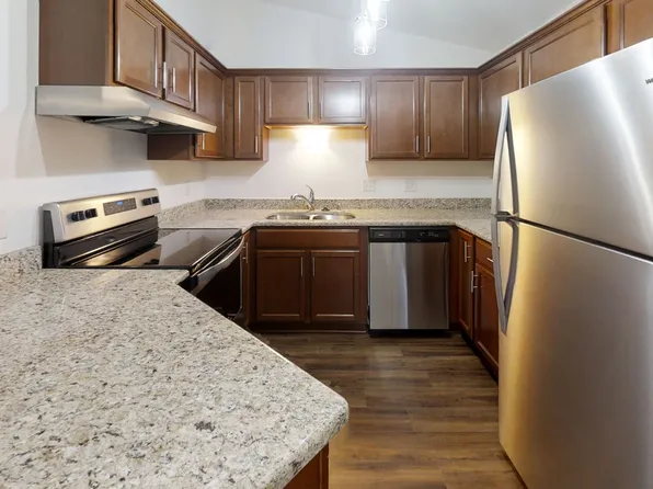 N86W14326 Fond Du Lac Ave APT 14326, Menomonee Falls, WI 53051