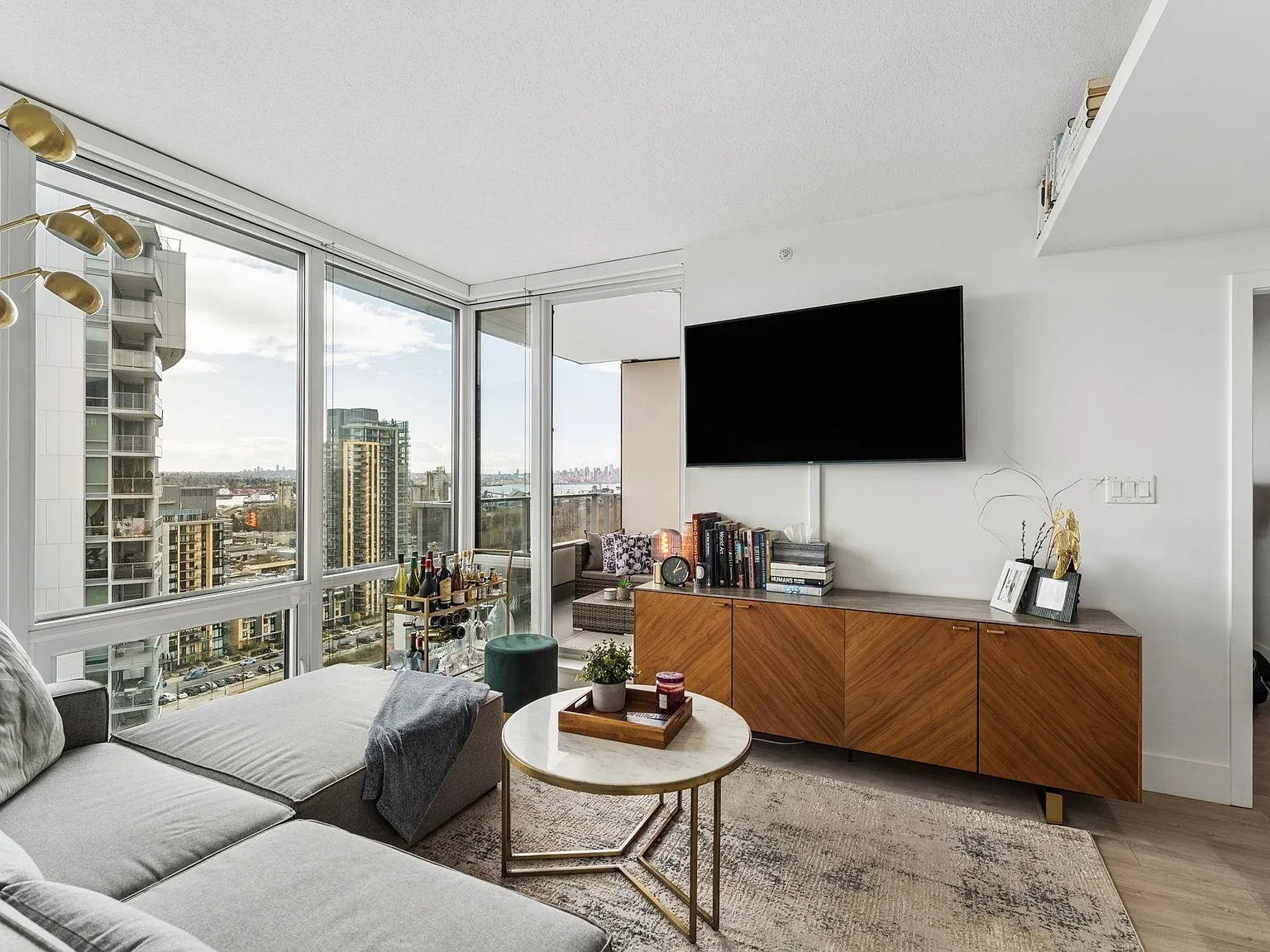 2 bed, 769 sqft, $3,350 — Photo 4