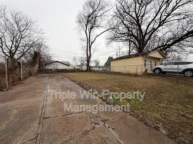 2527 Switzer Ave — Photo 4