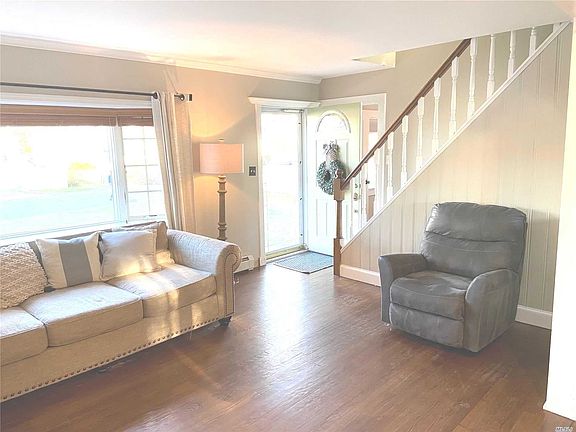 2nd image of 34 Tompkins St