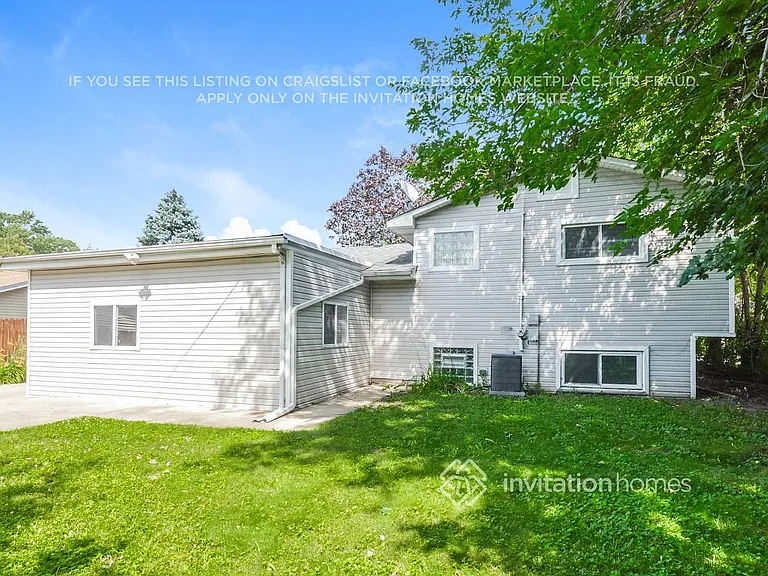 1694 Clifford St — Photo 17