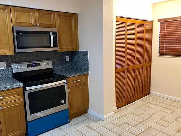 4th image of 1661 W 42nd St #1