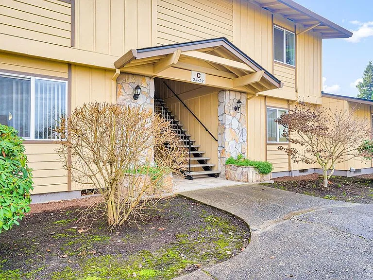 Maple Terrace Apartments — Photo 9