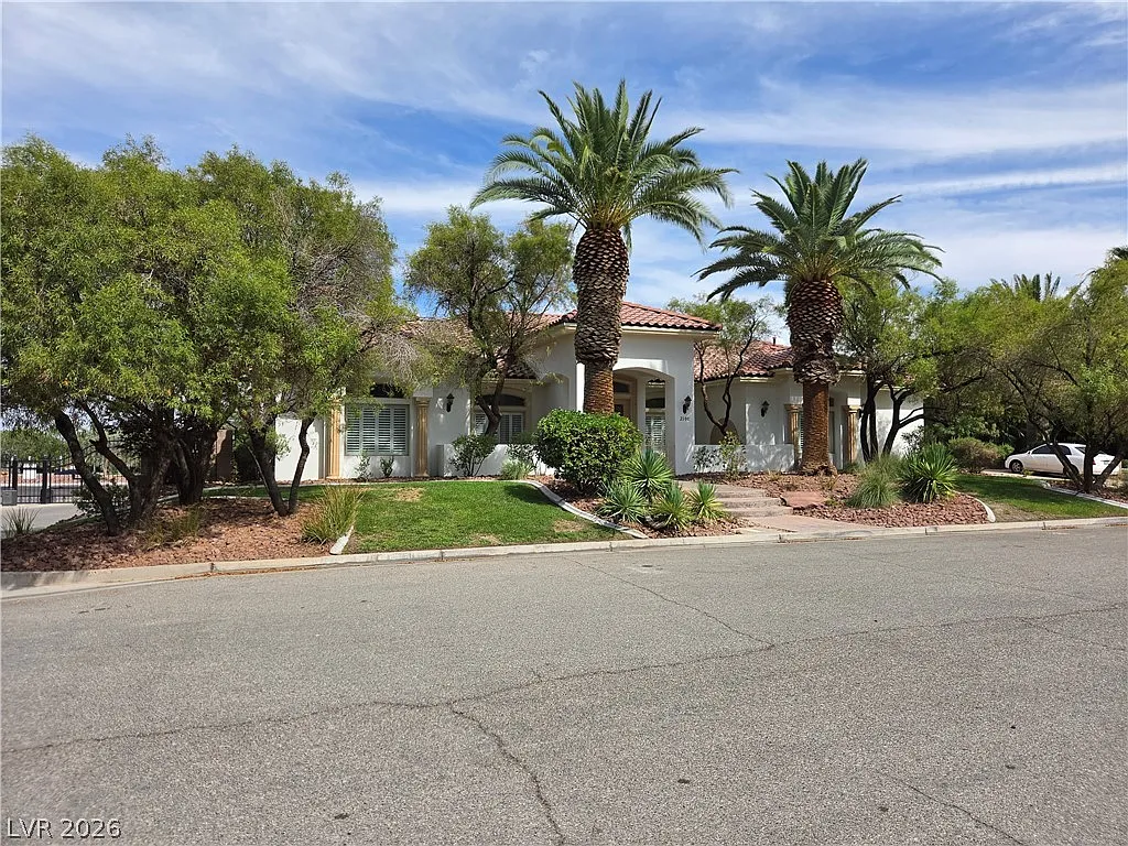 4 bed, 4.5 bath, 4533 sqft, $4,950 — Photo 3