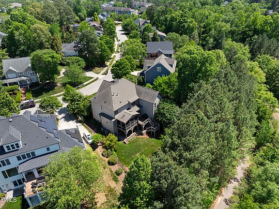 5th image of 216 Walford Way