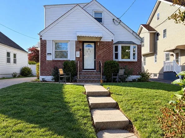 24 N Montgomery Street, Valley Stream, NY 11580