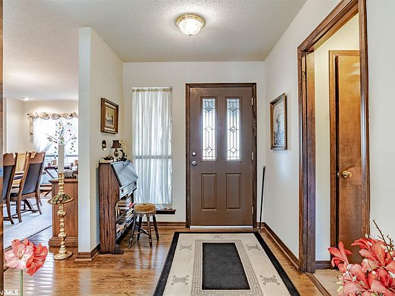 5th image of 113 Wild Oak Dr