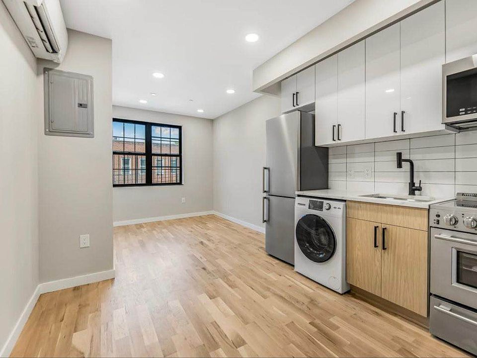 1st image of 1000 Findlay Ave #201