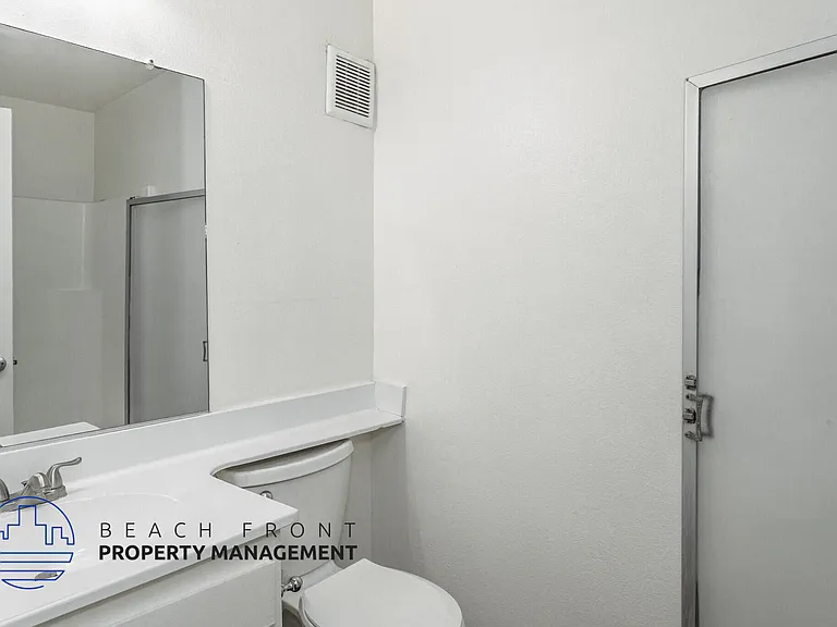 1375 Temple Ave — Photo 18