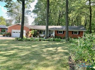 102 Lindsey Ln, Bryan, OH 43506