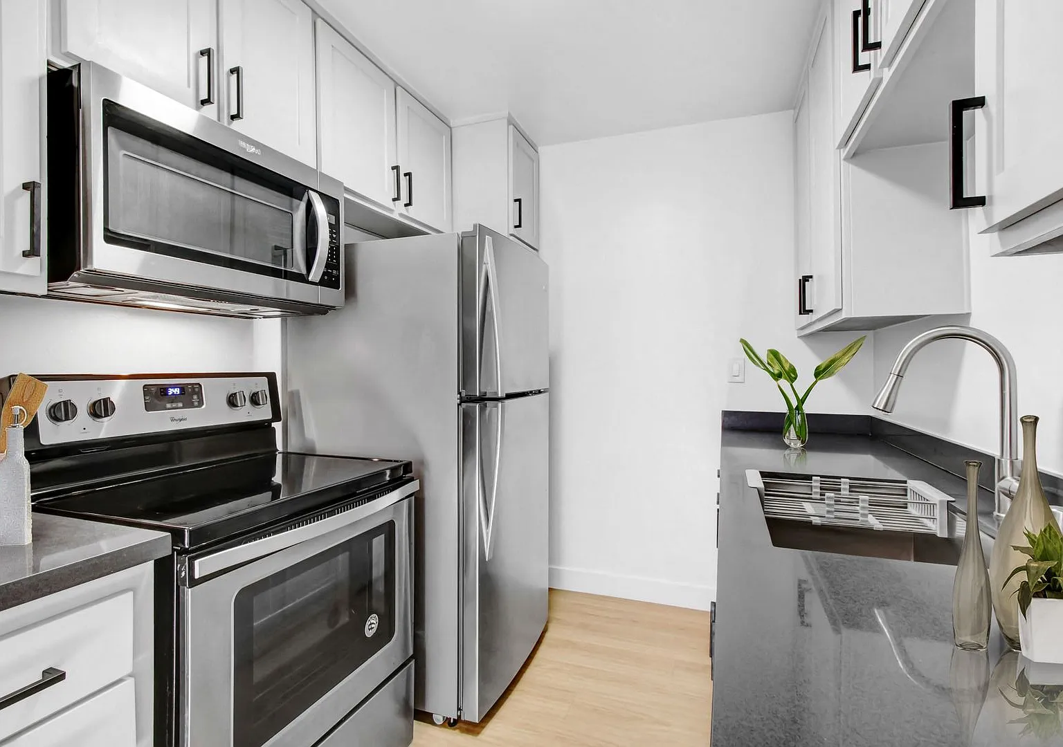 520 Kelton — Photo 1