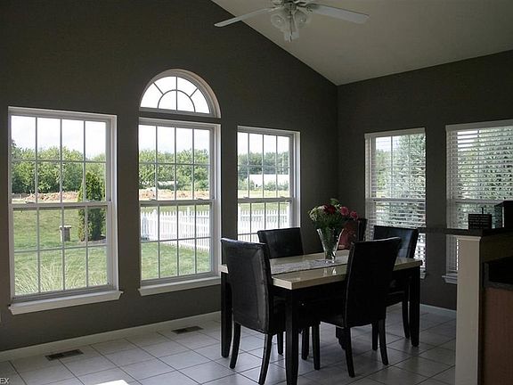 5th image of 752 Horseshoe Way