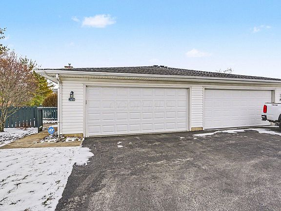 3rd image of 2458 Crystal Springs Dr