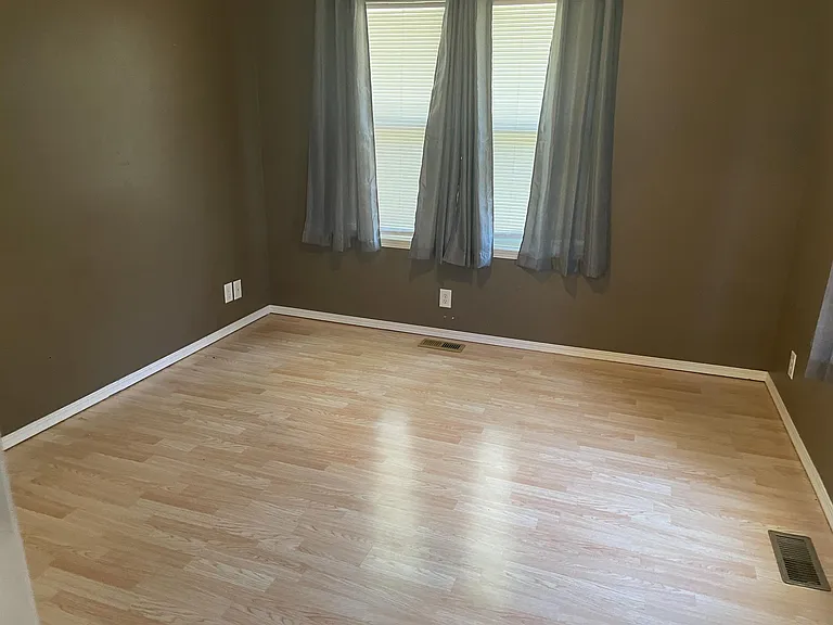 220 S Athenian St — Photo 4