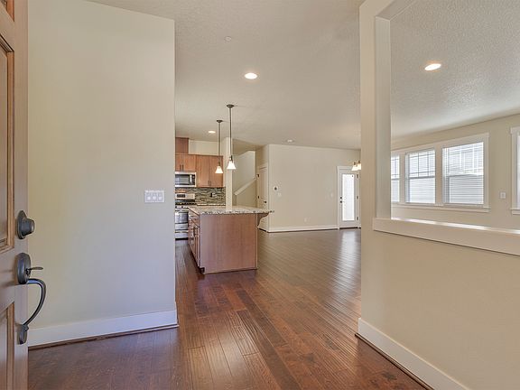 3rd image of 476 NE 76th Ave